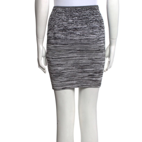 LOFT BY ANN TYLOR  BLACK AND WHITE STRIPED SKIRT IN SIZE MEDIUM - Picture 7 of 7